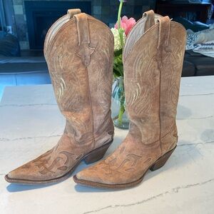 Cowboy Boots - Authentic Safari Brand. Women’s 8.5 excellent condition